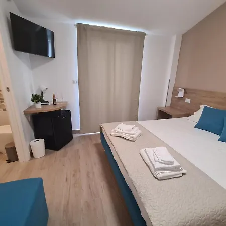 ベッド・アンド・ブレックファスト Al Quadrato スカレア